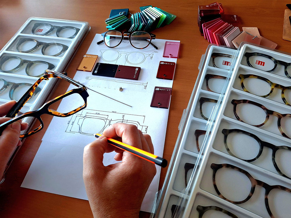 Desarrollo de colección de gafas en acetato